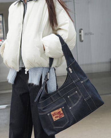  URBAN REVIVO - Túi đeo vai nữ phom chữ nhật denim 