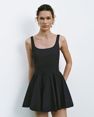  URBAN REVIVO - Đầm hai dây mini cổ vuông dáng xòe 