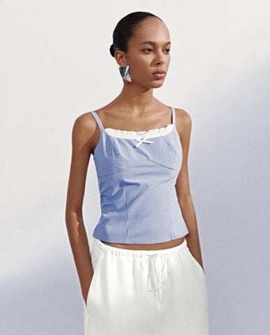  URBAN REVIVO - Áo hai dây nữ bản mảnh phối ren 