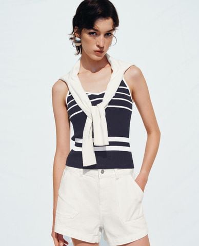  URBAN REVIVO - Áo hai dây nữ dệt kim cổ V kẻ sọc 