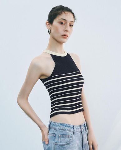  URBAN REVIVO - Áo dệt kim nữ cổ yếm phối sọc ngang 