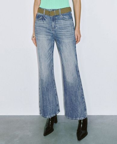  URBAN REVIVO - Quần jeans nữ ống loe phối thắt lưng 