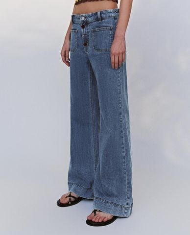  URBAN REVIVO - Quần jeans nữ ống loe phối nút 