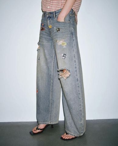  URBAN REVIVO - Quần jeans nữ ống rộng wash bạc rách gối 