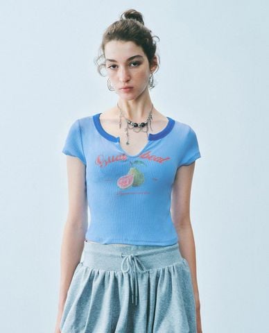  URBAN REVIVO - Áo croptop nữ tay ngắn in họa tiết Printed 