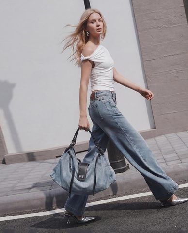  URBAN REVIVO - Túi đeo vai nữ denim viền da cá tính 
