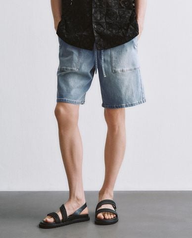  URBAN REVIVO - Quần short jeans nam wash bạc phối dây rút 