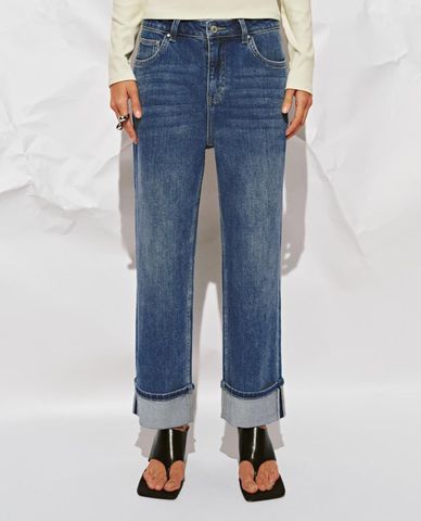  URBAN REVIVO - Quần jeans nữ ống đứng xắn gấu 
