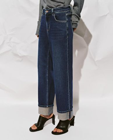  URBAN REVIVO - Quần jeans nữ ống đứng xắn gấu 