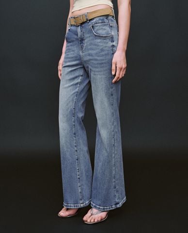  URBAN REVIVO - Quần jeans nữ ống loe phối thắt lưng 