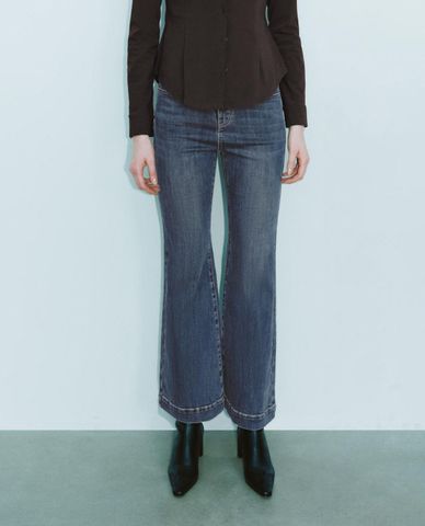  URBAN REVIVO - Quần jeans nữ ống loe hiện đại 
