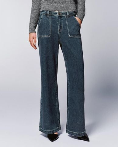  URBAN REVIVO - Quần jeans nữ ống loe phối túi 
