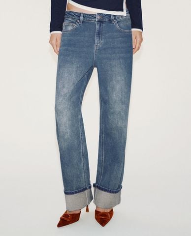  URBAN REVIVO - Quần jeans nữ ống đứng wash bạc xắn gấu 