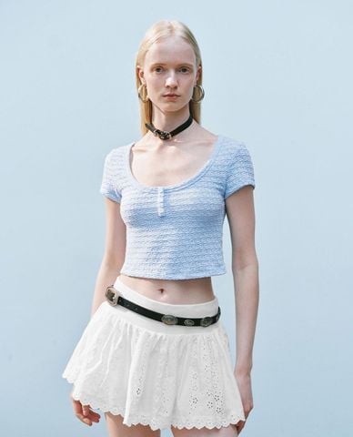  URBAN REVIVO - Áo croptop nữ cổ tròn tay ngắn 