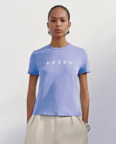  URBAN REVIVO - Áo thun nữ cổ tròn tay ngắn in chữ 