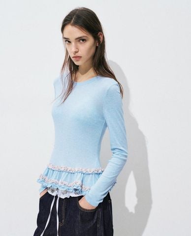  URBAN REVIVO - Áo kiểu nữ cổ tròn tay dài phối bèo 