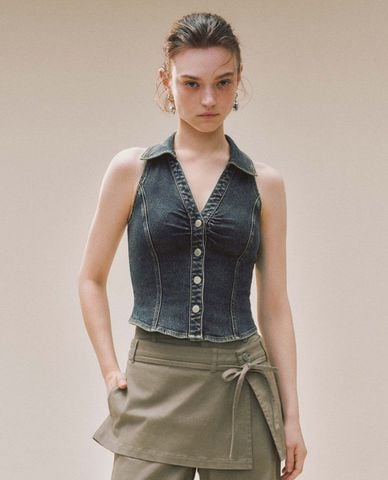  URBAN REVIVO - Áo kiểu nữ denim cổ yếm phom ôm 