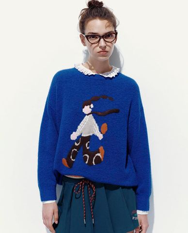  URBAN REVIVO - Áo dệt kim nữ cổ tròn tay dài phối họa tiết 