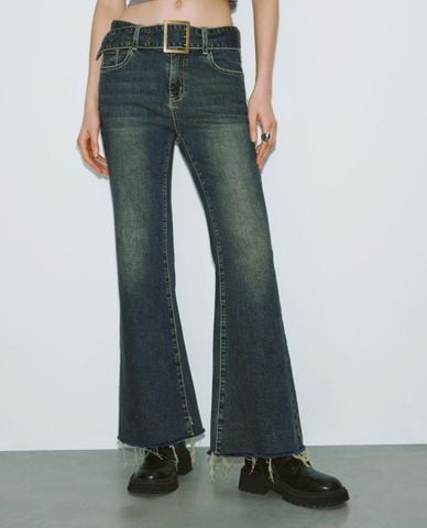  URBAN REVIVO - Quần jeans nữ ống loe kèm thắt lưng 
