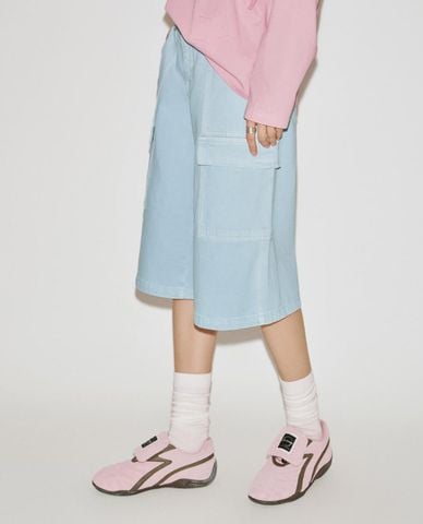  URBAN REVIVO - Quần short jeans nữ phối túi hộp cá tính 