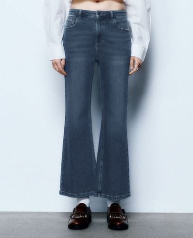  URBAN REVIVO - Quần jeans nữ ống loe wash bạc cổ điển 