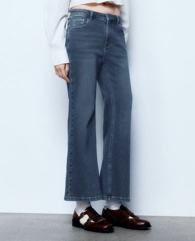 URBAN REVIVO - Quần jeans nữ ống loe wash bạc cổ điển 