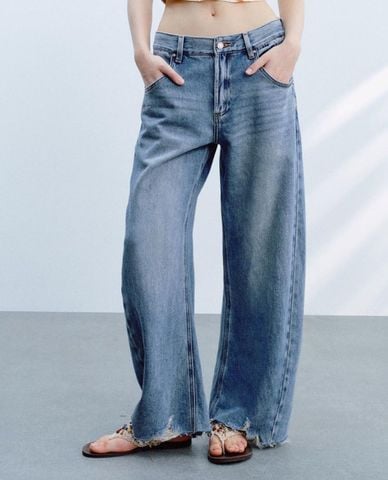  URBAN REVIVO - Quần jeans nữ ống rộng tua rua 