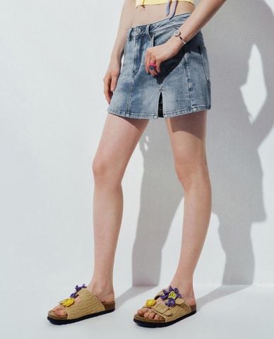  URBAN REVIVO - Quần short giả váy nữ denim xẻ tà 