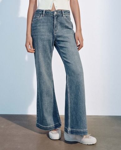  URBAN REVIVO - Quần jeans nữ ống loe wash bạc 