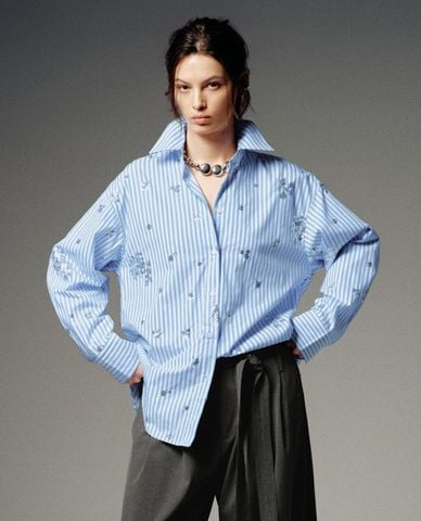  URBAN REVIVO - Áo sơ mi nữ cổ bẻ tay dài kẻ sọc đính sequin 