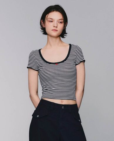  URBAN REVIVO - Áo thun nữ cổ tròn tay ngắn kẻ sọc 