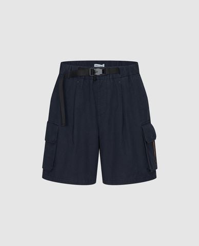  URBAN REVIVO - Quần short nam ống rộng phối túi 