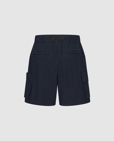  URBAN REVIVO - Quần short nam ống rộng phối túi 