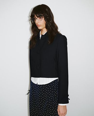  URBAN REVIVO - Áo khoác sơ mi nữ tay dài phối nơ phom croptop 