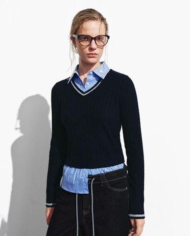  URBAN REVIVO - Áo sweater nữ cổ sơ mi tay dài kẻ sọc 