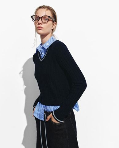  URBAN REVIVO - Áo sweater nữ cổ sơ mi tay dài kẻ sọc 