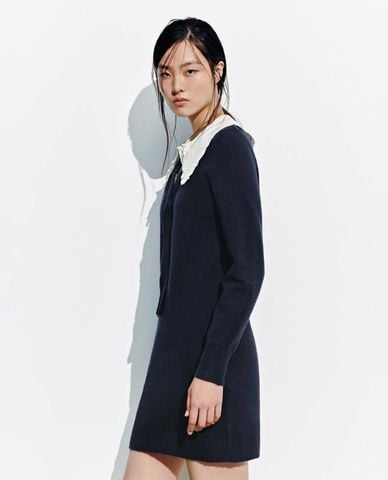  URBAN REVIVO - Đầm dệt kim mini cổ bẻ tay dài phối viền 