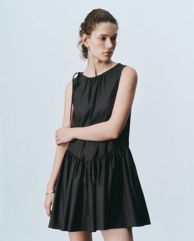  URBAN REVIVO - Đầm sát nách mini cổ tròn phom suông 