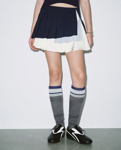  URBAN REVIVO - Chân váy chữ A mini xếp lớp 