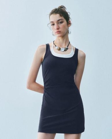  URBAN REVIVO - Đầm sát nách mini phom ôm hai lớp 