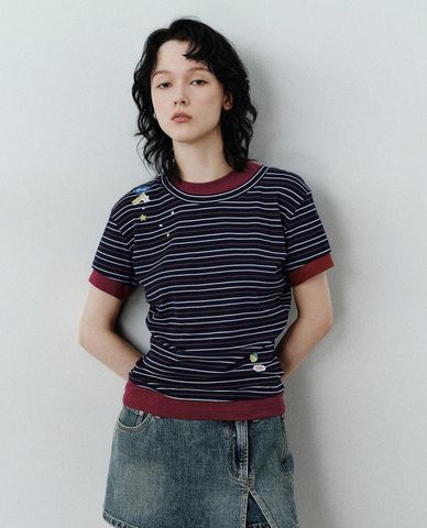  URBAN REVIVO - Áo thun nữ cổ tròn tay ngắn kẻ sọc 