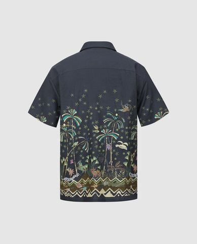  URBAN REVIVO - Áo sơ mi nam cổ bẻ tay ngắn in họa tiết 