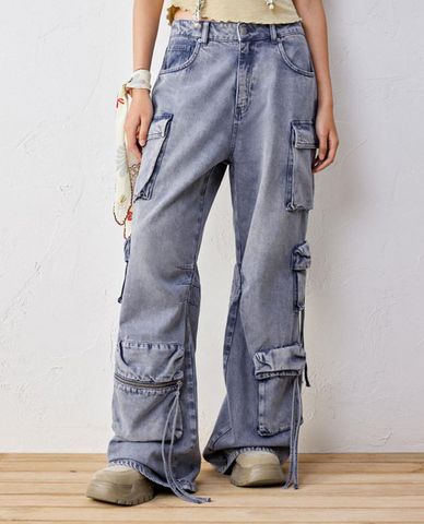  URBAN REVIVO - Quần jeans nữ ống rộng túi hộp cá tính 