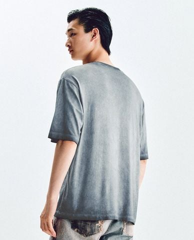  URBAN REVIVO - Áo thun nam cổ tròn tay ngắn in chữ 