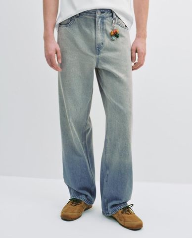  URBAN REVIVO - Quần jeans nam ống rộng loang màu 