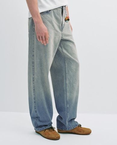  URBAN REVIVO - Quần jeans nam ống rộng loang màu 