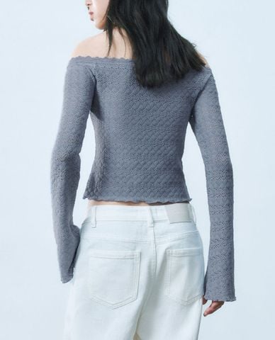  URBAN REVIVO - Áo trễ vai nữ tay dài phối ren phom croptop 