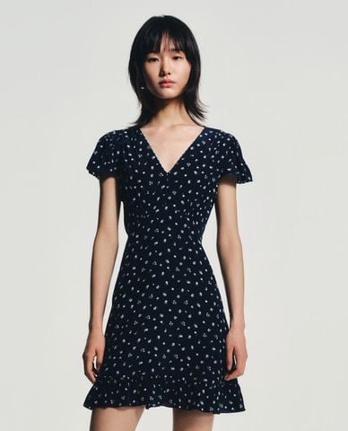  URBAN REVIVO - Đầm mini cổ V họa tiết hoa nhí 