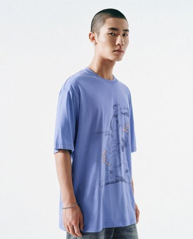  URBAN REVIVO - Áo thun nam cổ tròn tay ngắn in họa tiết 