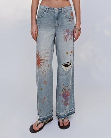  URBAN REVIVO - Quần jeans nữ ống rộng phối họa tiết 